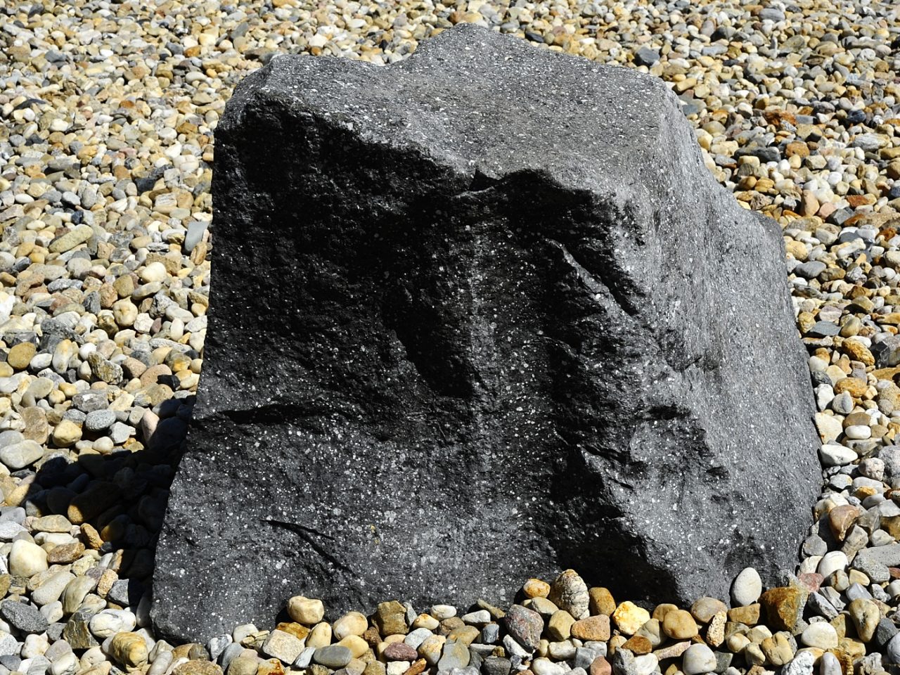 Findlinge Kunststeine für Ihren Garten